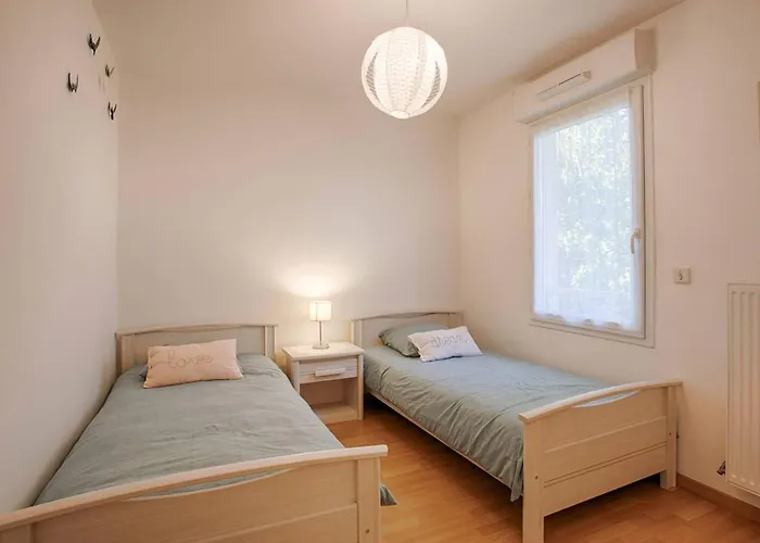 Appartement Spacieux 70M², Piscine, Parking, Pres Plage Et Commerces - Fr-1-788-38 *